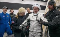NASA до сих пор не может объяснить внезапный приступ астронавта на МКС — Майк Финке потерял способность говорить на орбите