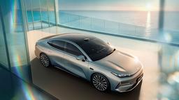 BYD и Toyota пора закрываться? Большой гибридный седан Geely Galaxy Star 8 Voyager с запасом хода 1700 км на баке бензина, вышел в предзаказ с ценой всего 143 тыс. юаней (1,75 млн рублей)