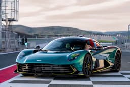 Aston Martin представила гибридный суперкар Valhalla за $1 млн