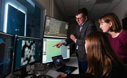 Учёные впервые «увидели» дефекты внутри максенов в 3D с помощью ИИ и электронной микроскопии