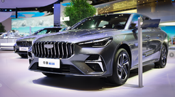 Новый Geely Emgrand i-HEV предлагает расход 2,22 л на 100 км, благодаря чему он попал в Книгу рекордов Гиннесса