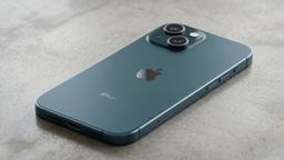 Apple может удешевить модель iPhone 18, приведя её «в соответствие» с iPhone 18e. Инсайдер упоминает память и чип