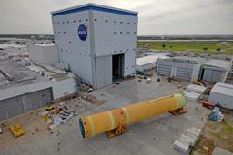 NASA перевезло центральную ступень ракеты SLS для миссии Artemis III во Флориду