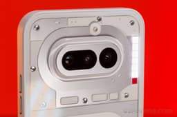 А есть в этом смартфоне что-то кроме дизайна? Обзор Nothing Phone (4a) раскрыл его сильные и слабые стороны
