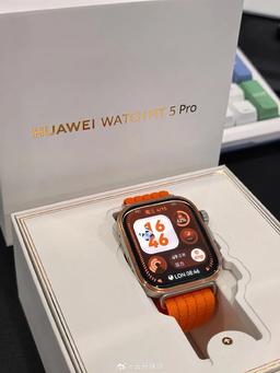 Умные часы Huawei Watch Fit 5 Pro впервые засветились на живых фото