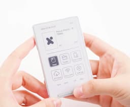Идеальный аксессуар для iPhone 17? Представлена электронная книга Xteink X3 с экраном 3,7 дюйма, она магнитится к крышке смартфона