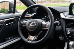 Продажи Lexus в России выросли более чем вдвое за год. Большинство машин выпущены в Японии