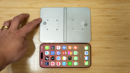 Насколько большим будет iPhone Fold/Ultra: макет сравнили с iPhone 17 Pro Max и iPad mini
