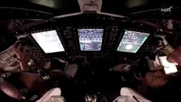 Космический корабль Orion возвращается к Земле для выполнения очень важного маневра — после этого он устремится к Луне со скоростью около 11 км в секунду