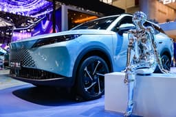 Omoda представила ИИ-салон для кроссовера Omoda 4 и умный парковщик VPD нового уровня