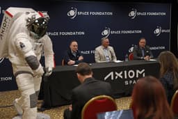 Лунный скафандр от Axiom Space готовят к испытаниям: NASA требует проверки уже в 2027 году