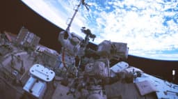 Экипаж «Шэньчжоу-21» завершил третий выход в открытый космос