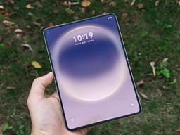 Это смартфон или планшет? Появились живые фото Huawei Pura X Max с экраном 16:10 и камерой XMAGE