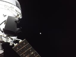 «Мы на полпути». Космический корабль Orion и экипаж Artemis II уже ближе к Луне, чем к Земле