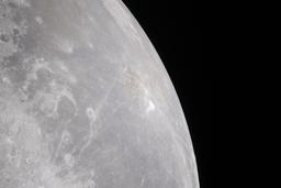 12 тысяч фото Луны и Земли в высоком разрешении: NASA выложило в открытый доступ полный архив миссии Artemis II по облету Луны