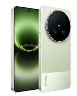 Один из лучших камерофонов в мире — уже в России. Стартовали продажи Vivo X300 Ultra, за него просят 160 тыс. рублей