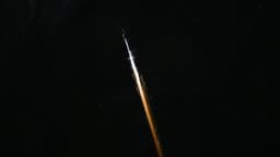 Астронавт NASA заснял огненный болид под МКС: вероятный след космического мусора или ступени ракеты «Союз»