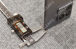 Sony поймали на «тонком» обмане: флагманский смартфон Xperia 1 VIII оказался толще, чем было заявлено