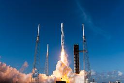 28 раз в космос — и обратно. SpaceX запустила очередную группу спутников Starlink, первая ступень использовалась в 28 запусках