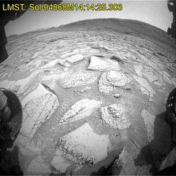 Curiosity «вытащил» камень с Марса: бур зацепил породу и не отпускал