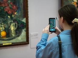 Нейросеть «ГигаЧат» Сбера превратит посещение Третьяковки в личный разговор об искусстве