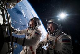 Российские космонавты впервые в 2026 году выйдут в открытый космос