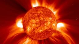 Вспышки на Солнце ускоряют падение космического мусора на Землю