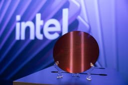 Intel сделает для сторонних клиентов ещё лучше, чем для себя. Компания раскрыла улучшения техпроцесса 18А-Р
