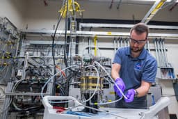 Энергия для лунной ночи: NASA приступает к испытаниям полномасштабной системы возобновляемых топливных элементов