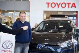 Мировые продажи Toyota падают, зато в России зафиксирован рост на 70% за год