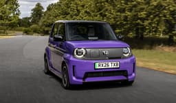 Имитация коробки передач как в Porsche Taycan, «волшебные» сиденья и мотор, который умеет увеличивать мощность в 1,5 раза: необычный Honda Super-N вышел в Европе