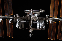 NASA: вопрос с трещинами на МКС так и не решён, «Роскосмос» приостановил запланированные работы