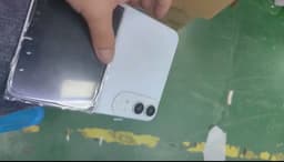 «Уродец», «Это что — Surface Duo?». В Сети показали макет белого складного iPhone