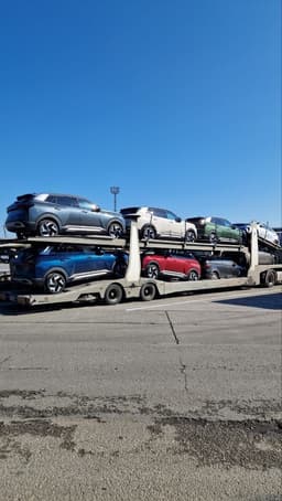 Новейшие российские кроссоверы Lada Azimut во всех цветах приехали обратно на АвтоВАЗ