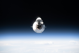 Этот корабль не должен пострадать: Cargo Dragon, который побывал в космосе уже шесть раз, готовится отстыковаться от МКС и вернуться на Землю
