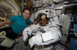 Астронавты NASA ремонтируют робо-руку МКС в открытом космосе