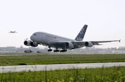 У Airbus A380 могут трескаться крылья — EASA потребовало срочно проверить 16 самолетов