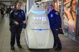 Полицейского робота DubBot в Огайо «уволили» после года работы без единого штрафа