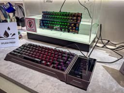 Клавиатура на магнитных переключателях и дополнительный экран с SSD. MSI представила Strike Alloy TMR и Strike Nexus