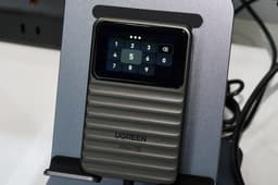Новый SSD Ugreen может показывать температуру, скорость и состояние памяти