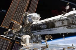 Детектор AMS-02 на МКС зафиксировал неожиданную структуру космических лучей, которая не укладывается в существующие модели происхождения частиц