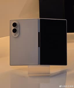 Таким будет новый флагман Samsung: первое живое фото Galaxy Z Fold 8 и подробные характеристики