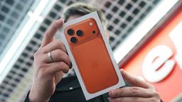 Россияне переходят с iPhone на Android? Продажи «яблочных» смартфонов в России упали до минимума с 2022 года