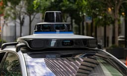 Новая ИИ-модель предлагает беспилотным автомобилям думать перед тем, как совершать манёвр