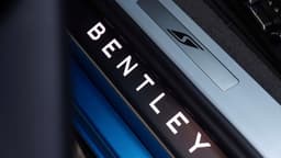 Bentley решила проблему «тишины электромобилей» оркестром: звук V8 заменили живыми барабанами и струнными