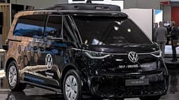Volkswagen запустила собственные беспилотные шаттлы: жители Гамбурга уже могут ездить на ID Buzz без водителя