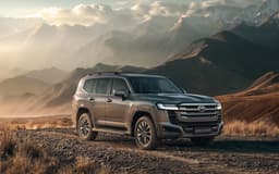 В России начали продавать самый мощный Land Cruiser 300 — это гибрид с 3,4-литровым мотором, 10-ступенчатым «автоматом» и мощностью 457 л.с.