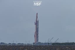 Самый мощный в мире кран почти достроил первую башню Mechazilla на мысе Канаверал для самой большой ракеты в истории человечества Starship