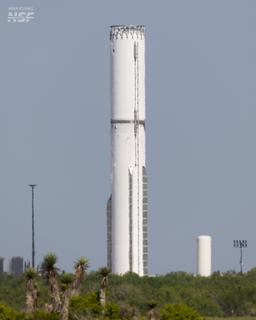 «Морозный» Super Heavy, который попытаются поймать лапами Mechazilla: SpaceX полностью заправила Booster 21 криогенным топливом