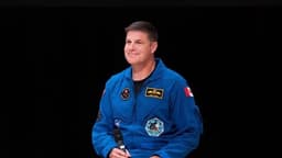 Первый канадец, облетевший Луну после эпохи Apollo, Джереми Хансен, завершает карьеру астронавта